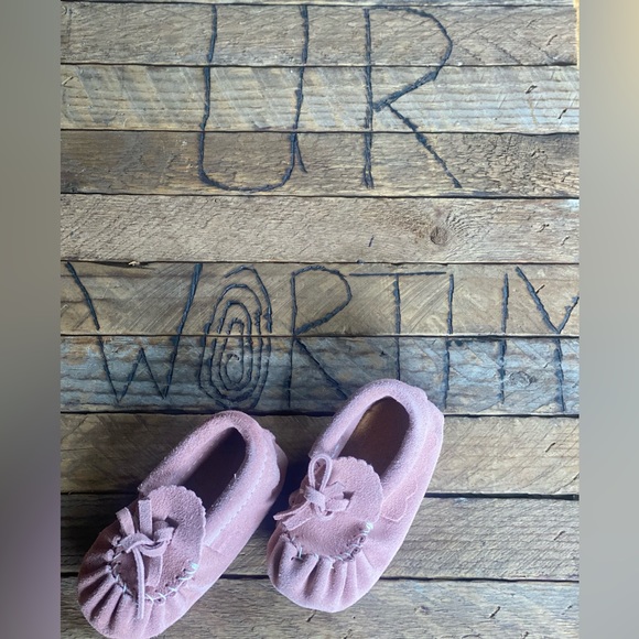 🍁147-You Are a Gift ❤️ Laurentian Chief Moccasins & Tye Die Onsie - Picture 4 of 12